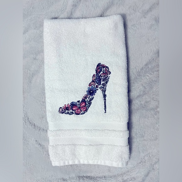 Stiletto in Flowers embroidered hand towel - Picture 1 of 3